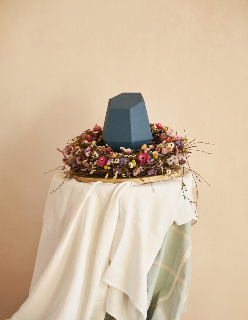 Urnenkranz mit Trockenblumen